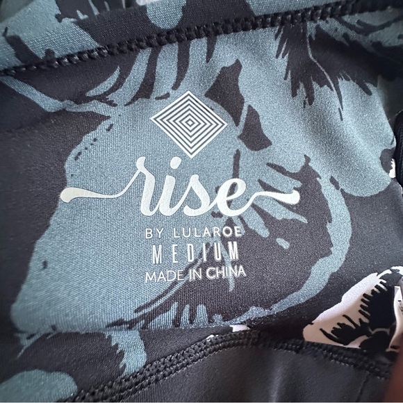 Rise By Lularoe Sports Bra Womens M Black Floral Racerback Athletic Gym Yoga Run - Picture 7 of 7